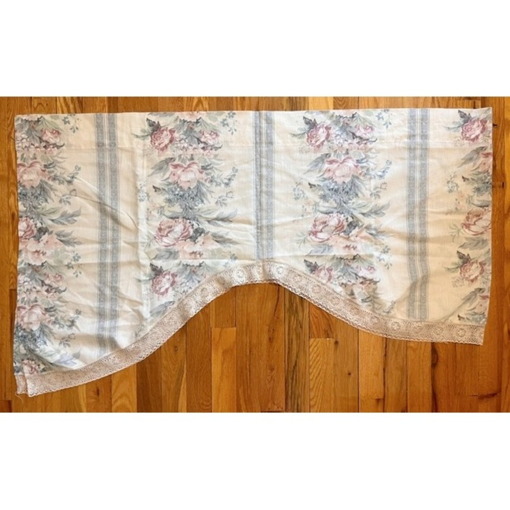 Vintage Cottagecore blue and ivory Floral Valance Swag Curtain - Picture 4 of 7